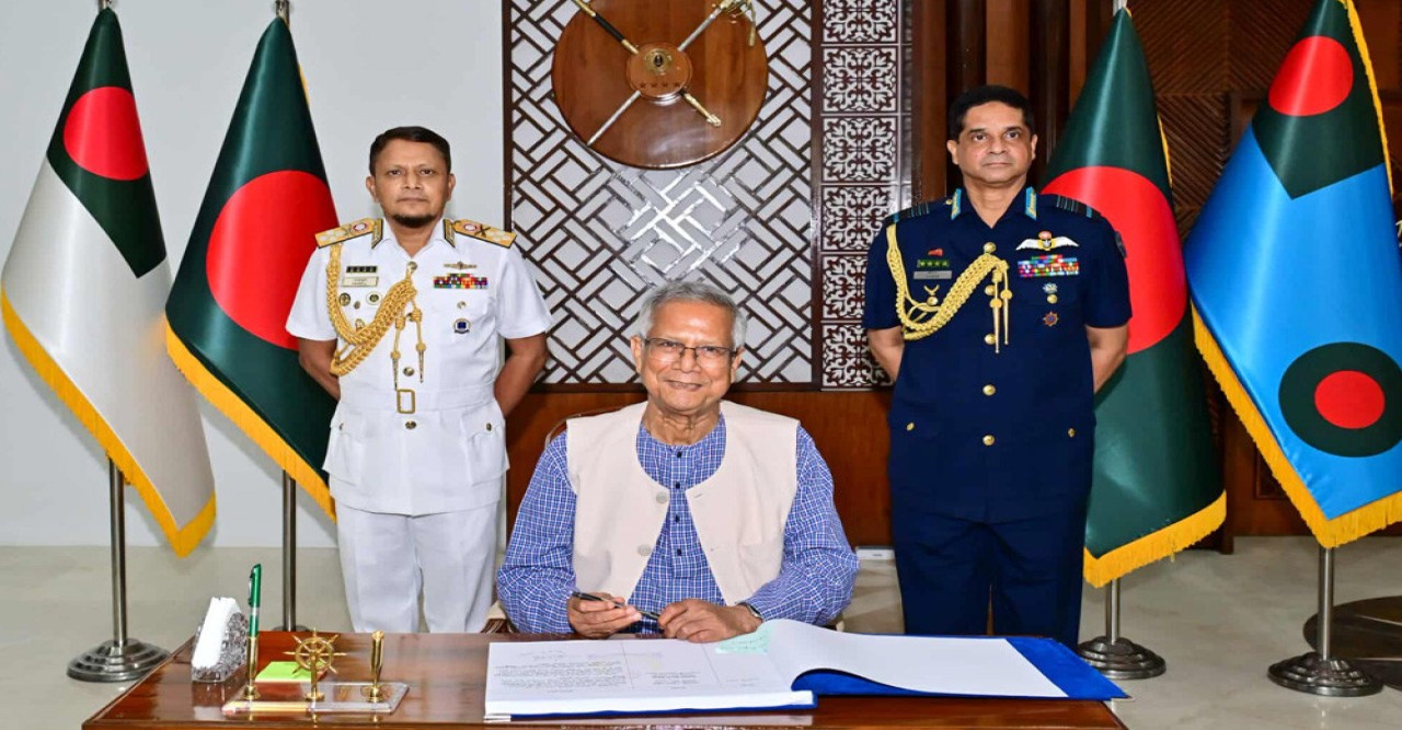 নৌ ও বিমানবাহিনীর পদোন্নতি পর্ষদ উদ্বোধন করলেন প্রধান উপদেষ্টা