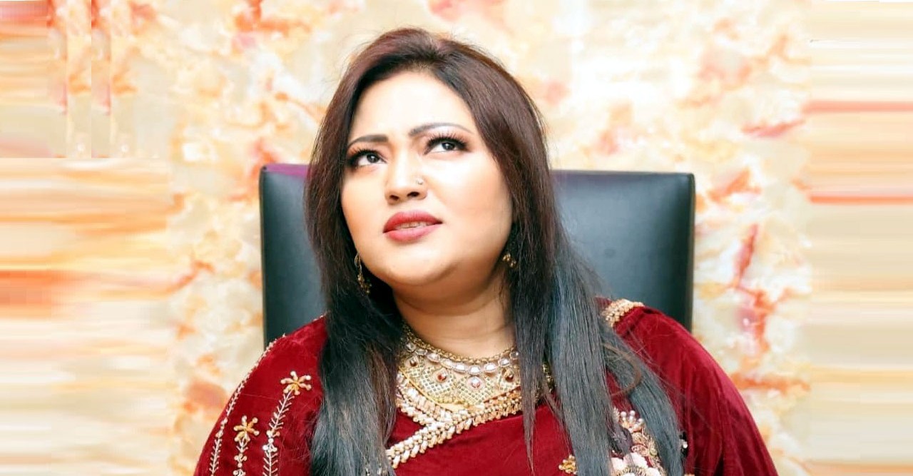 অজ্ঞাত স্থান থেকে ভক্তদের গান শোনালেন মমতাজ