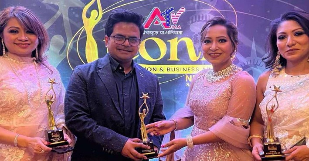 নিউইয়র্কে অনুষ্ঠিত এটিভি ইউএসএ আইকনিক অ্যাওয়ার্ড পেলেন তানভীর তারেক
