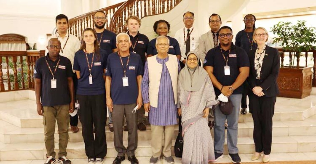 সহায়তার জন্য ব্রিটিশ চিকিৎসকদলের প্রতি প্রধান উপদেষ্টার কৃতজ্ঞতা