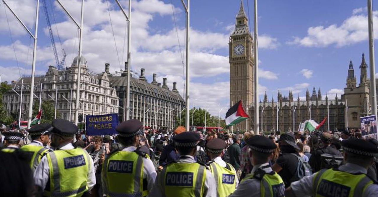 যুক্তরাজ্যে ফিলিস্তিনের সমর্থনে বিক্ষোভ, গ্রেফতার ৪৬৬