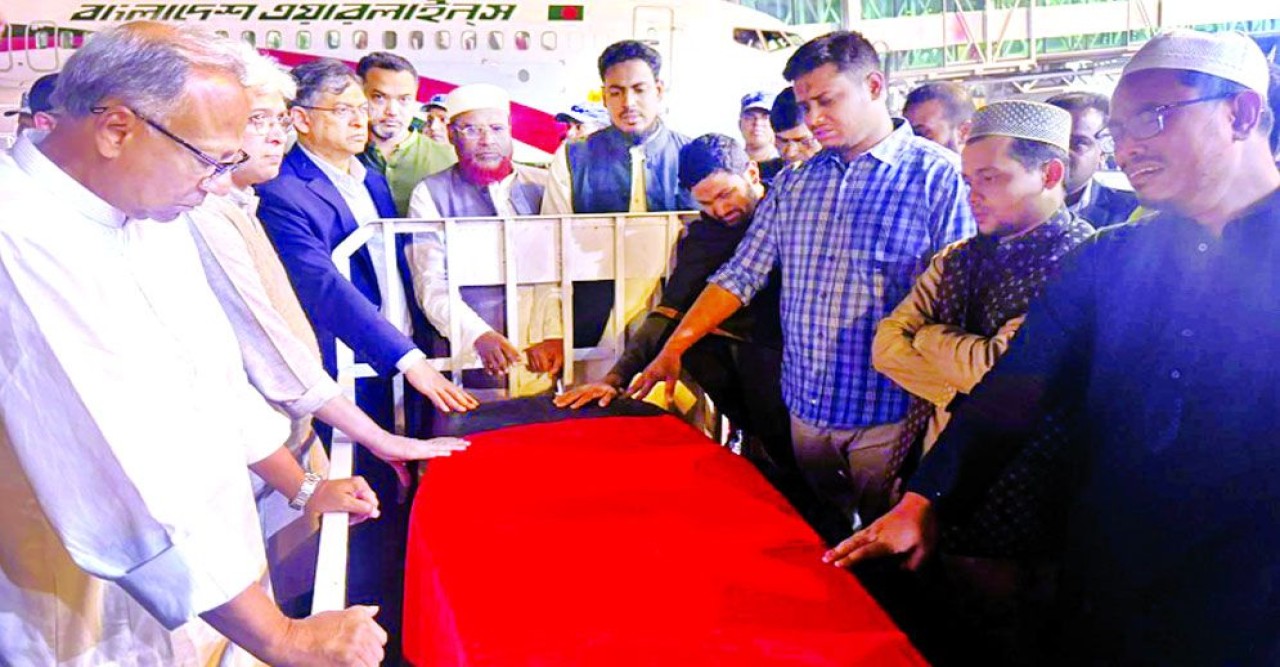 দেশের কাঁধে বিপ্লবীর লাশ