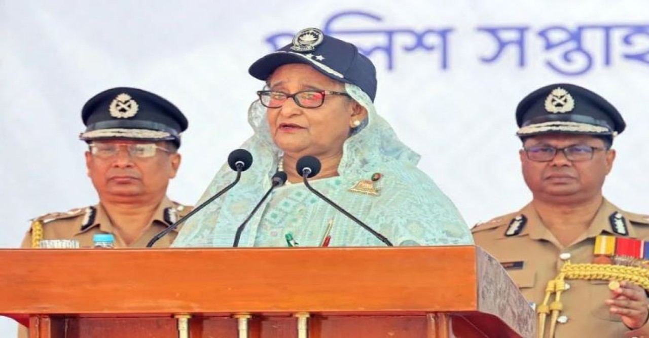 জনগণের সেবা, সন্ত্রাস দমন করুন : পুলিশের প্রতি প্রধানমন্ত্রী