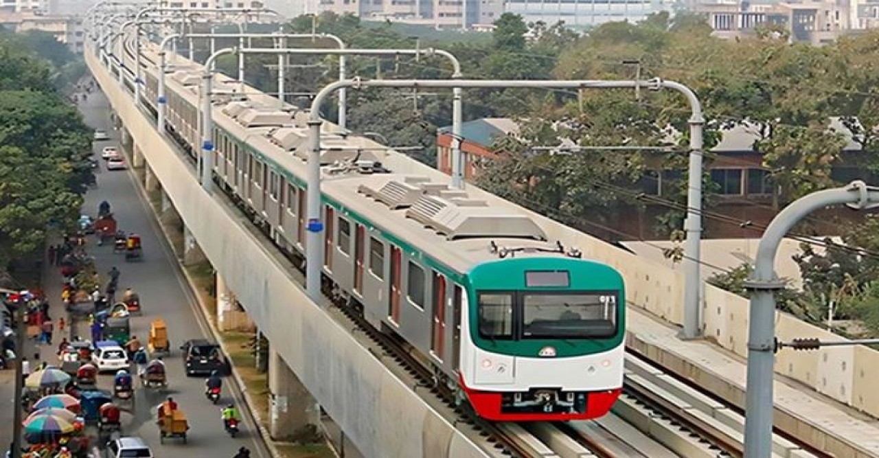 ফয়েল পেপার আটকে দুই ঘণ্টা বন্ধ ছিল মেট্রো রেল চলাচল