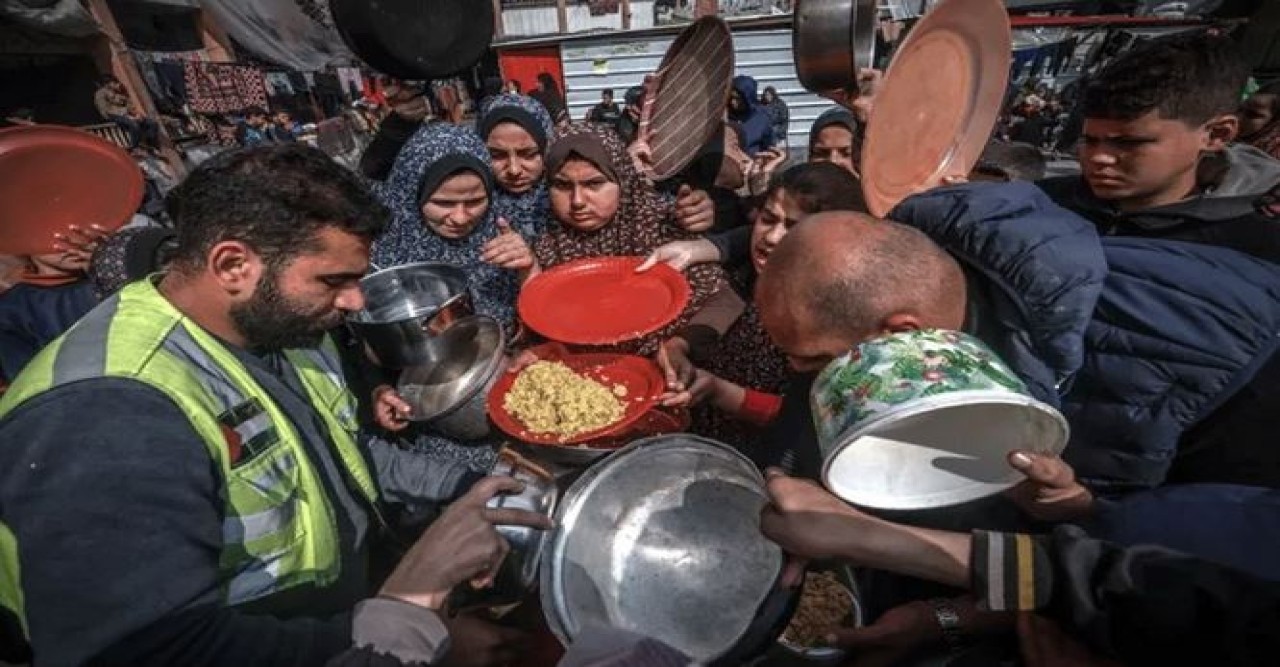 ত্রাণের অপেক্ষায় থাকা ফিলিস্তিনিদের ওপর ইসরায়েলি হমলা, নিহত ১০