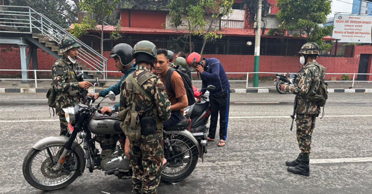 নেপালে থমথমে পরিস্থিতি, রাস্তায় টহল দিচ্ছে সেনাবাহিনী