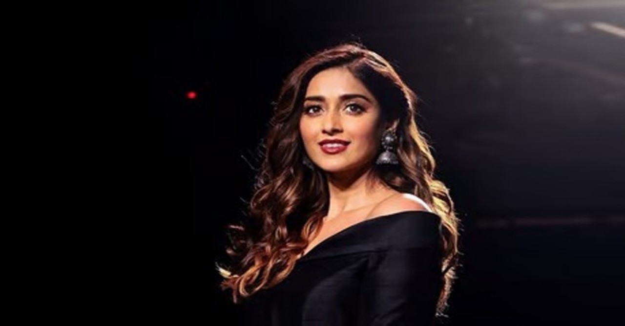 কাজ থেকে দূরে থাকা ইলিয়ানা এবার সুখবর দিলেন