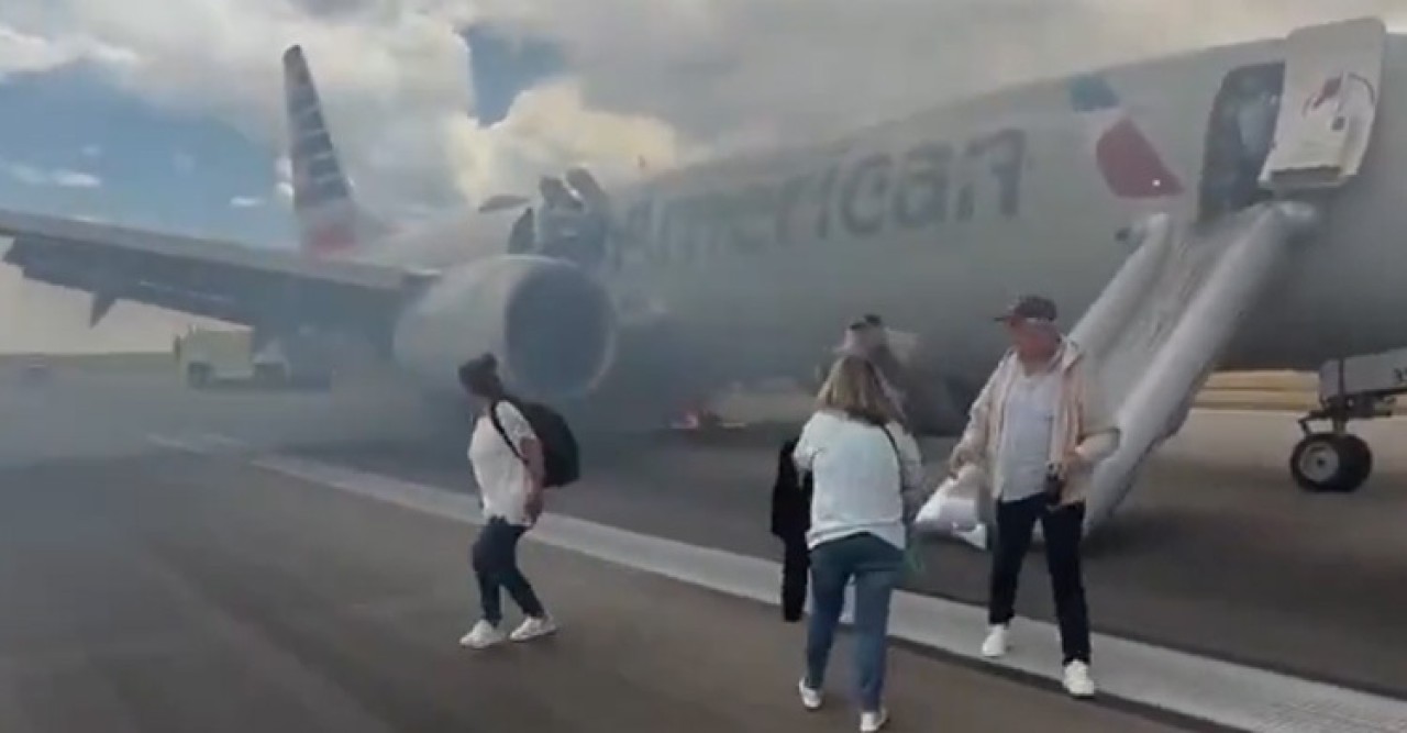 যুক্তরাষ্ট্রে ওড়ার আগমুহূর্তে প্লেনে আগুন, সরিয়ে নেওয়া হলো যাত্রীদের