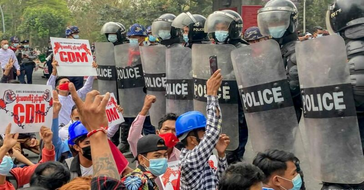 মিয়ানমারে নতুন আইন, ঝুঁকিতে বিদেশি সহায়তা