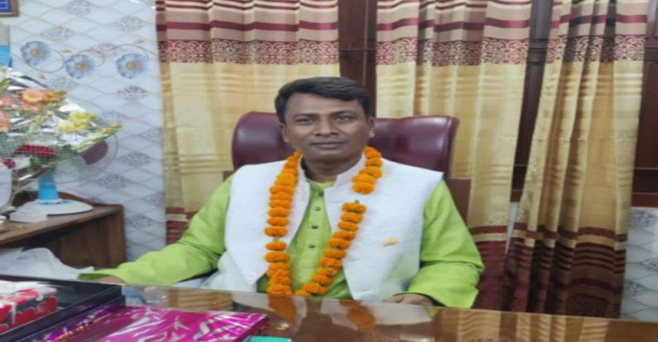 নওগাঁয় ভিজিএফ’র নামে হরিলুট!! তালিকায় মৃত ব্যক্তি, দলীয় নেতাকর্মী, চাকুরীজীবী, বিত্তবান ও দাদন ব্যবসায়ী