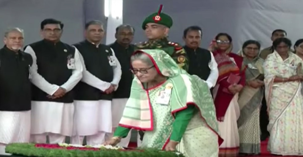 আওয়ামী লীগের ৭৪তম প্রতিষ্ঠাবার্ষিকী বঙ্গবন্ধুর প্রতিকৃতিতে প্রধানমন্ত্রীর শ্রদ্ধা