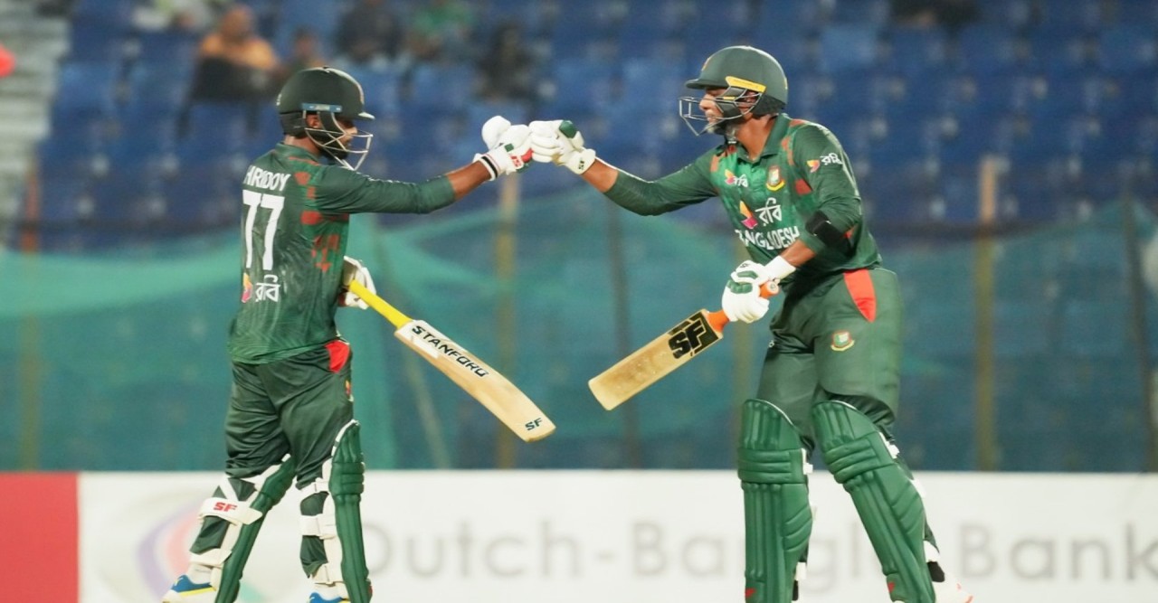 টস হেরে ব্যাটিংয়ে বাংলাদেশ