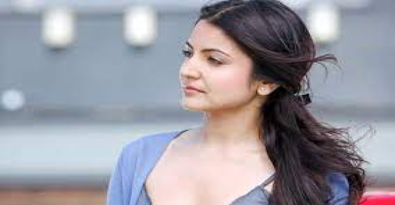ফাঁকি নয়, আনুশকাকে কর দিতেই হবে
