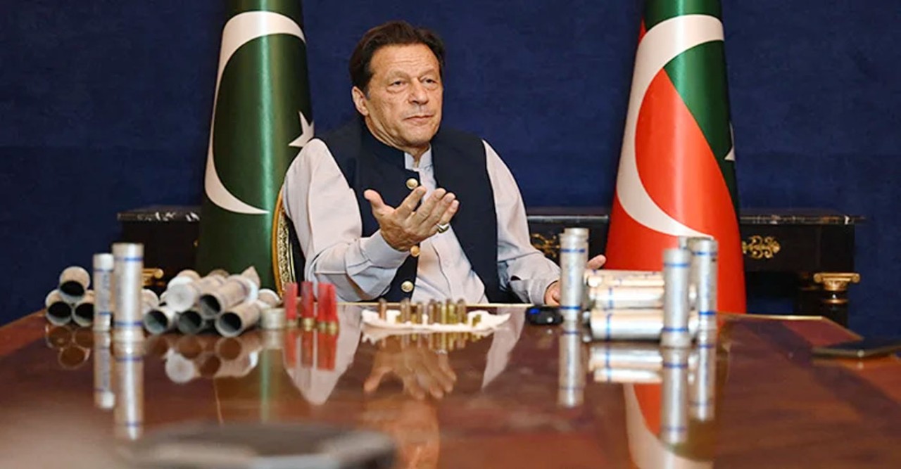 এবার সেনাবাহিনী ইস্যুতে মামলা খেলেন ইমরান