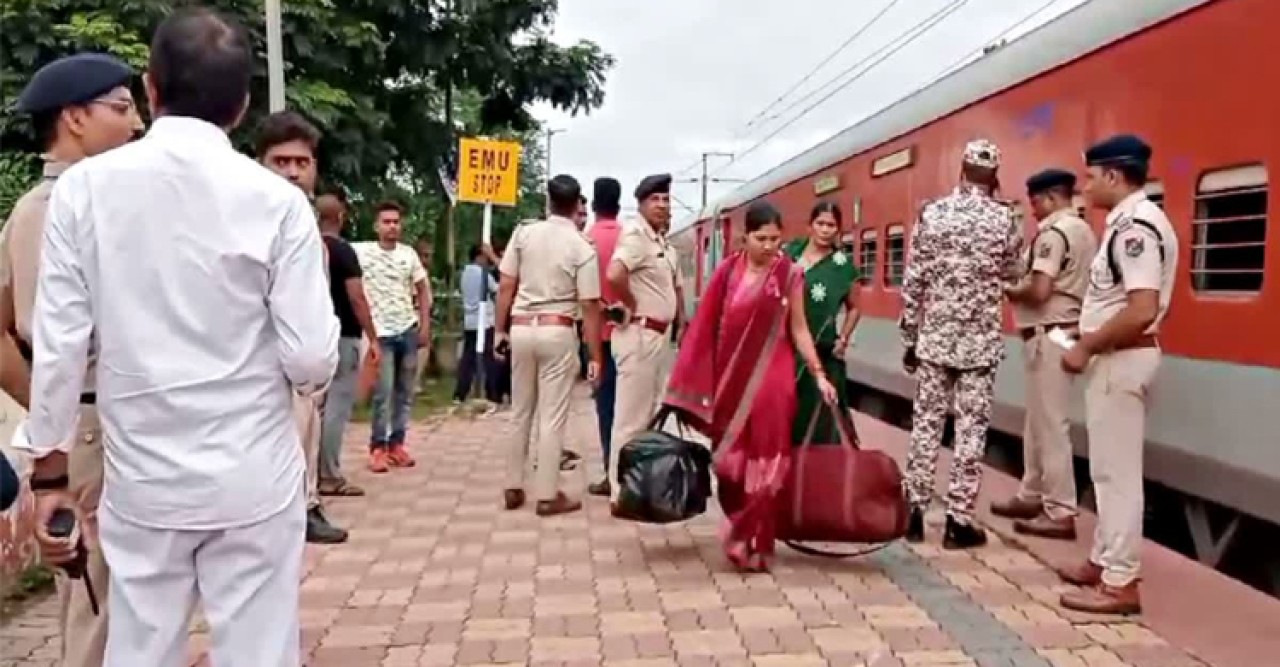 ভারতে কলকাতা-জম্মু এক্সপ্রেসে বোমাতঙ্ক, ছিলেন বাংলাদেশি যাত্রীরাও
