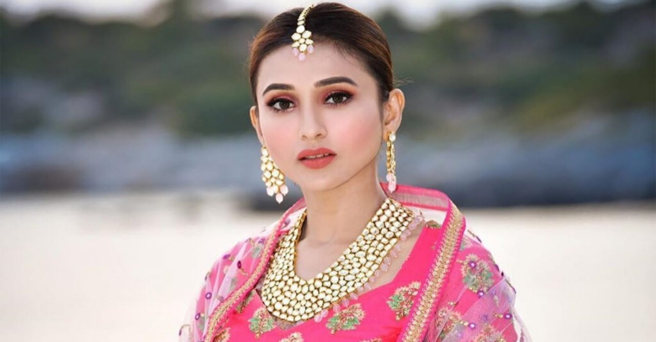 মিমির চৌদ্দ শাকের ভিডিও ভাইরাল