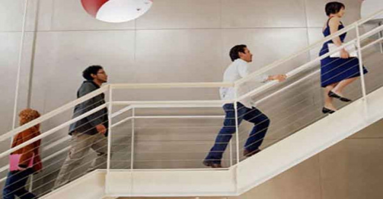 সিঁড়ি দিয়ে উঠলেই হাঁপিয়ে যান! তাৎক্ষণিক কি করবেন ?