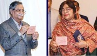 পোস্টাল ব্যালটের মাধ্যমে ভোট দিলেন রাষ্ট্রপতি ও তাঁর স্ত্রী