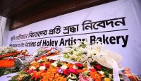 ফুলেল শ্রদ্ধায় হলি আর্টিজানে নিহতদের স্মরণ
