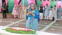 জাতির পিতার সমাধিতে প্রধানমন্ত্রীর শ্রদ্ধা