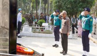 জাতীয় শহীদ সেনা দিবস সামরিক কবরস্থানে স্বরাষ্ট্র উপদেষ্টা, তিন বাহিনী প্রধানের শ্রদ্ধা