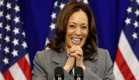 আনুষ্ঠানিকভাবে প্রেসিডেন্ট পদপ্রার্থী মনোনীত হলেন  কমলা হ্যারিস