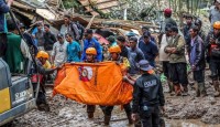 ইন্দোনেশিয়ায় ভূমিধসে অন্তত ২৭ মৃত্যু, নিখোঁজদের সন্ধানে উদ্ধারকারীরা