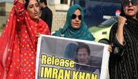 পাকিস্তানজুড়ে ইমরান খানের সমর্থকদের বিক্ষোভ
